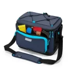 Conservadora Bolso Térmico Coleman Xpand 30 Latas mostrando elementos personales en uno de sus bolsillos