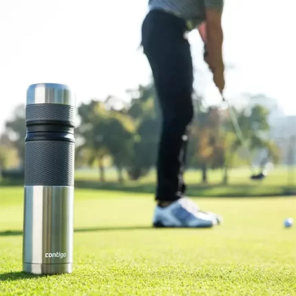 Termo Contigo 1.2 Litros - Acero Inoxidable - Color Silver en un campo de golf